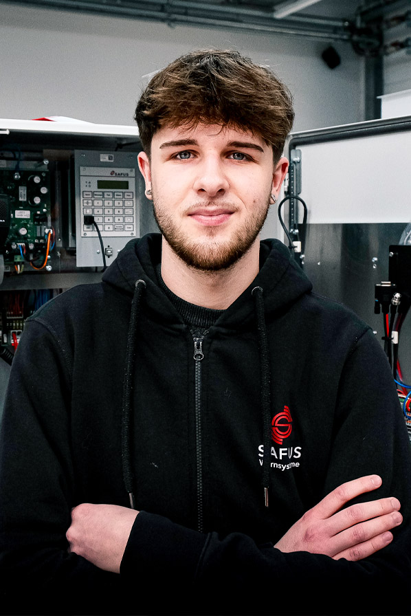 Safus_Karriere_Jobs_Schaltschrankbau_©MartinGiermann Schaltschrank_Monteur